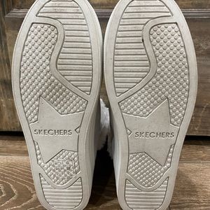 skechers double up over the edge